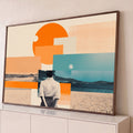 Colagem retrô de mulher de costas olhando o mar, com sol laranja, lua e areia da praia, quadro decorativo