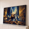 Touro dourado de Wall Street sobre moedas em rua de arranha-céus iluminada à noite, quadro decorativo