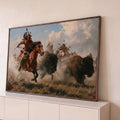 Quadro Decorativo Caçadores Indígenas Perseguindo Bisões | quadros decorativos para sala | guerreiros indígenas a cavalo perseguindo bisões em pradaria com poeira e céu nublado | Porao dos Quadros
