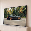 Porsche 911 Targa preto com rodas bronze em velocidade na estrada com floresta ao fundo, quadro decorativo