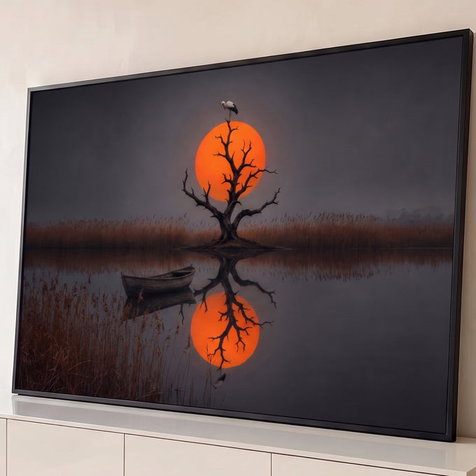 Árvore seca com cegonha diante de sol laranja, barco e reflexo no lago entre juncos, quadro decorativo