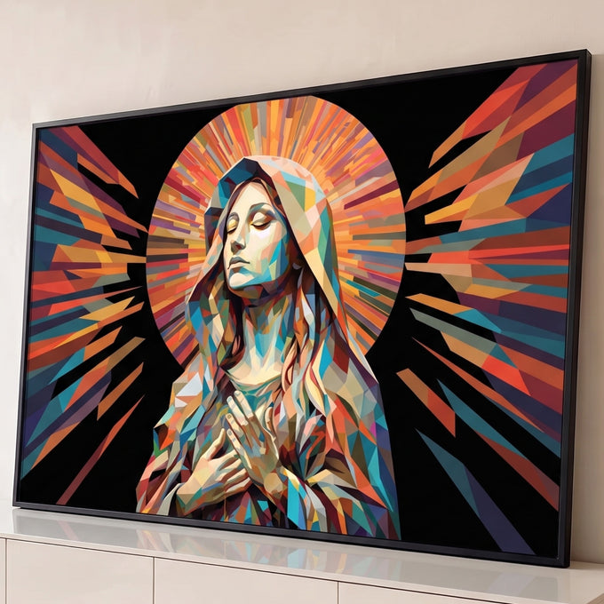 Quadro Decorativo Grande Nossa Senhora Laranja para Sala | quadros decorativos para sala | figura feminina em prece com véu e halo de raios coloridos em estilo poligonal | Porao dos Quadros