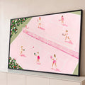 Quadro Decorativo Grande Quadra de Tênis para Sala Rosa | quadros decorativos para sala | quadra de tênis rosa vista de cima com oito jogadoras e roseiras nos cantos | Porao dos Quadros