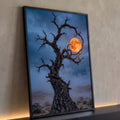 Árvore seca retorcida com galhos em espiral envolvendo lua cheia laranja no deserto azul, quadro decorativo