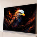 Águia de cabeça branca com penas em chamas laranja sobre fundo preto, arte digital, quadro decorativo