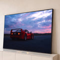 Ferrari F40 vermelha de traseira, lanternas acesas, em pista sob céu roxo e rosa ao entardecer, quadro decorativo