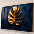 Quadro Decorativo Grande Folha de Monstera para Sala Dourado | quadros decorativos para sala | folha de monstera metálica dourada e bronze sobre fundo azul escuro | Porao dos Quadros