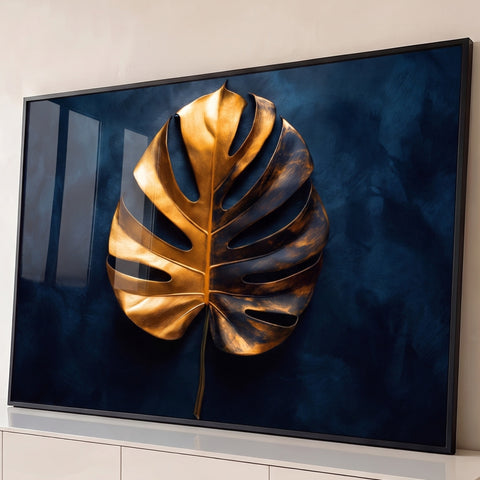 Folha de costela-de-adão em dourado e bronze metálico sobre fundo azul-marinho texturizado, quadro decorativo