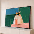 Gato laranja e branco de óculos escuros com drink rosa em mesa rosa e fundo verde, pintura quadro decorativo