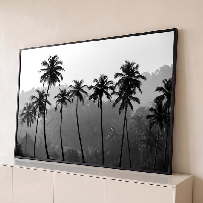 Quadro Decorativo Grande Coqueiros em Silhueta para Sala | quadros decorativos para sala | coqueiros em silhueta preto e branco com floresta coberta de neblina ao fundo | Porao dos Quadros