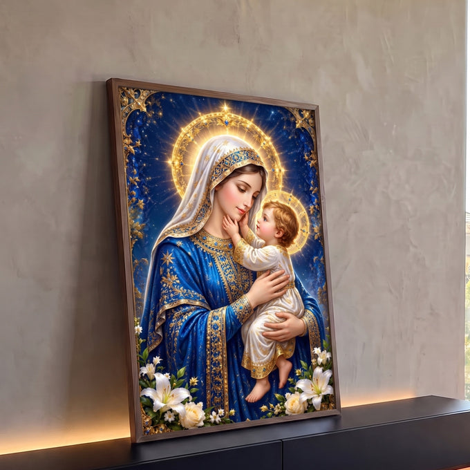 Quadro Decorativo Grande Nossa Senhora com Menino para Sala | quadros decorativos para sala | Nossa Senhora de manto azul segurando o Menino Jesus com auréolas douradas em fundo estrelado | Porao dos Quadros