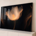 Quadro Decorativo Grande Flor de Luz Dourada para Sala Preto | quadros decorativos para sala | flor abstrata feita de linhas de luz dourada e laranja sobre fundo preto | Porao dos Quadros