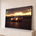 Ferrari F40 vermelha com faróis acesos sob céu dramático de pôr do sol, quadro decorativo