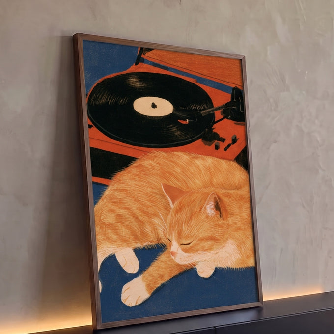 Quadro Decorativo Gato Laranja Dormindo ao Lado da Vitrola | quadros decorativos para sala | gato laranja dormindo ao lado de vitrola tocando disco de vinil | Porao dos Quadros