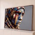 Rosto de mulher com pintura tribal azul, dourada e vermelha e lenço de tecido étnico, quadro decorativo