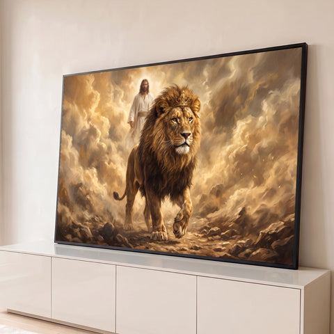 Leão coroado caminhando entre nuvens douradas com Jesus ao fundo, pintura a óleo, quadro decorativo