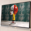 Mulher de casaco amarelo em balanço diante de rosto gigante com galhos secos, fundo verde, quadro decorativo