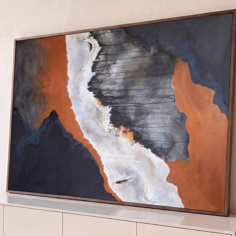Pintura abstrata com faixas de laranja terracota, branco e cinza escorrido sobre fundo preto, quadro decorativo