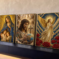 Quadro Decorativo Kit 3 Telas Nossa Senhora Anjo para Sala | quadros decorativos para sala | tríptico sacro com Nossa Senhora, Jesus com coroa de espinhos e anjo dourado | Porao dos Quadros