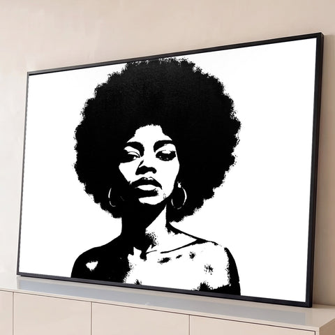 Mulher negra de cabelo black power e brincos de argola em stencil preto e branco, quadro decorativo