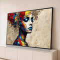 Rosto de mulher de olhos fechados e lábios azuis se desfazendo em mosaico colorido, quadro decorativo