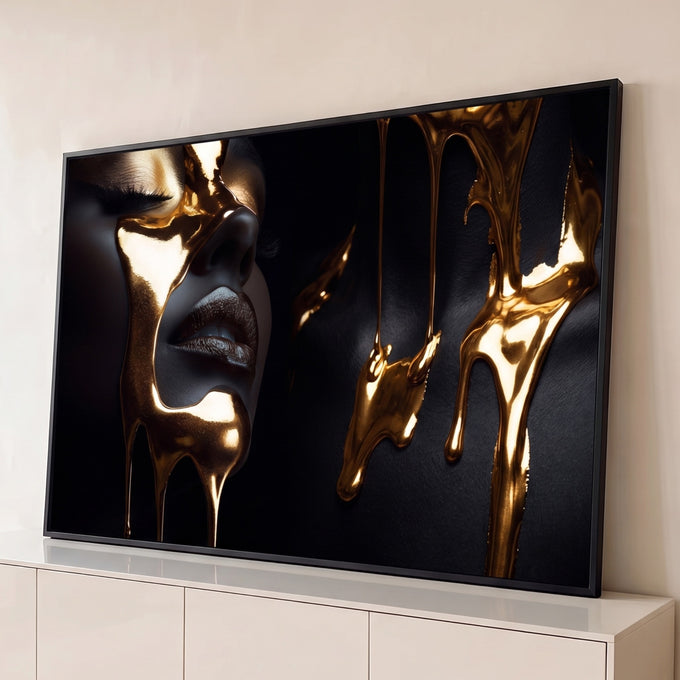 Quadro Decorativo Grande Rosto Tinta Dourada para Sala Preto | quadros decorativos para sala | rosto feminino com tinta dourada escorrendo sobre pele escura e fundo preto | Porao dos Quadros