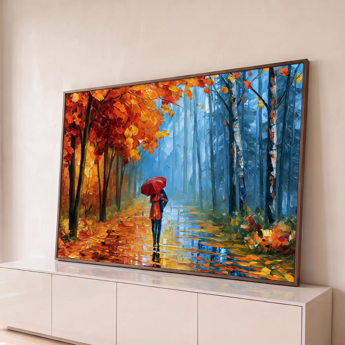 Quadro Decorativo Casal com Guarda-Chuva Vermelho | quadros decorativos para sala | casal caminhando sob guarda-chuva vermelho em floresta de outono com folhas laranja e caminho molhado | Porao dos Quadros