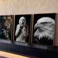 Quadro Decorativo Kit 3 Telas Leão Figura para Sala Preto | quadros decorativos para sala | leão, figura de mármore gritando e águia em preto e branco em três painéis | Porao dos Quadros
