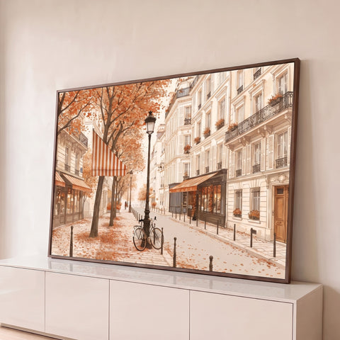 Rua de Paris no outono com árvores laranja, bicicleta no poste e toldos listrados, quadro decorativo