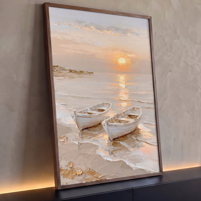 Quadro Decorativo Grande Barcos na Praia para Sala Bege | quadros decorativos para sala | dois barcos brancos na praia com pôr do sol dourado refletido no mar | Porao dos Quadros