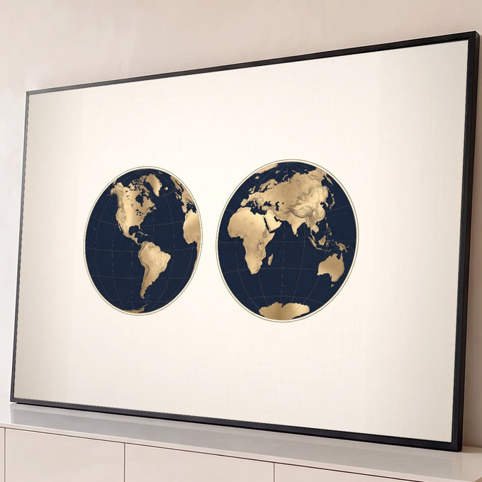 Mapa-múndi em dois hemisférios com continentes dourados e oceanos azul-marinho sobre fundo creme, quadro decorativo