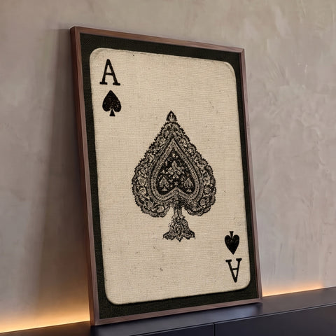 Quadro Decorativo Grande Ás de Espadas para Sala Preto | quadros decorativos para sala | carta de baralho ás de espadas vintage com naipe ornamentado em preto sobre fundo bege | Porao dos Quadros