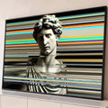 Busto de estátua grega em mármore atravessado por listras coloridas em efeito glitch, quadro decorativo