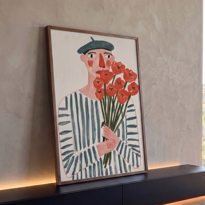 Quadro Decorativo Homem de Boina com Buquê de Papoulas | quadros decorativos para sala | homem de boina azul segurando buquê de papoulas vermelhas em ilustração de traços simples | Porao dos Quadros