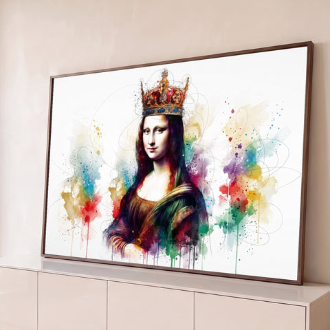Mona Lisa com coroa dourada cercada por manchas de aquarela colorida em fundo branco, quadro decorativo