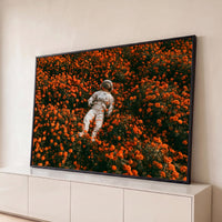 Quadro Decorativo Grande Astronauta nas Flores para Sala - Borda Infinita / 65x100cm