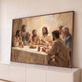 Quadro Decorativo Grande Última Ceia Bege para Sala | quadros decorativos para sala | Jesus e oito apóstolos reunidos à mesa na Última Ceia em tons terrosos | Porao dos Quadros