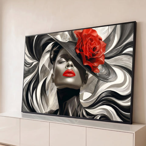 Mulher de olhos fechados com chapéu, rosa vermelha e batom vermelho sobre ondas em preto e branco, quadro decorativo