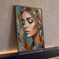 Rosto de mulher de olhos fechados em pintura a óleo com folha de ouro e azul petróleo, quadro decorativo