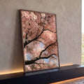Quadro Decorativo Flores de Cerejeira em Pinceladas Rosa | quadros decorativos para sala | flores de cerejeira rosa e branco cobrindo galhos escuros com céu azul ao fundo | Porao dos Quadros