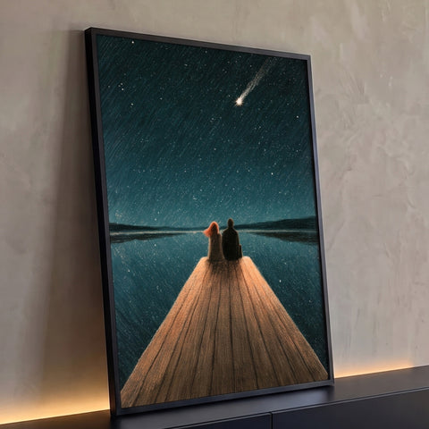 Casal sentado em píer de madeira sob céu estrelado com estrela cadente sobre lago, quadro decorativo