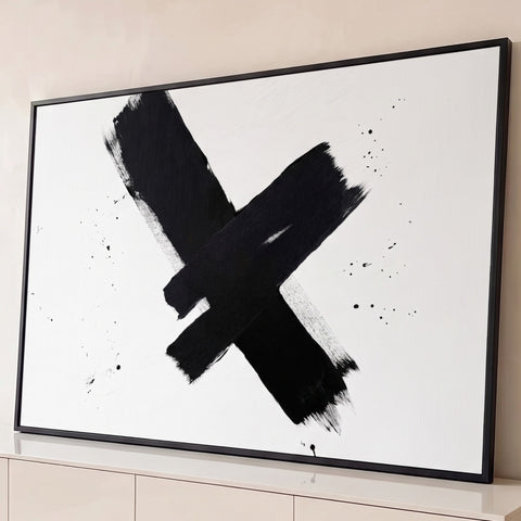 Pinceladas pretas cruzadas em X com respingos de tinta sobre fundo branco, quadro decorativo