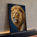 Quadro Decorativo Grande Leão com Juba Dourado para Sala | quadros decorativos para sala | leão com juba dourada e ornamentos entalhados em ouro e azul no rosto | Porao dos Quadros
