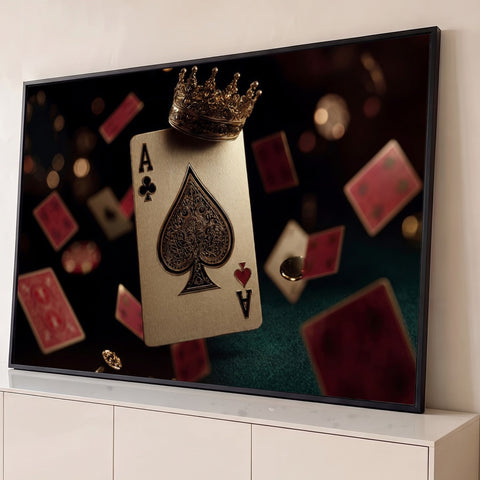 Ás de espadas com coroa dourada entre cartas vermelhas flutuando em fundo escuro, quadro decorativo