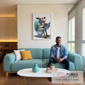 Quadro Decorativo Vibrante: Vaca Leitora em Momento Único em sala de estar moderna - quadros decorativos para sala