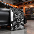 Quadro Decorativo Leopardo em Preto e Branco com Folhagem em carro de luxo - quadros decorativos para sala