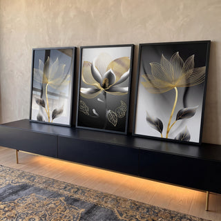 Quadro Decorativo Flores Monocromáticas com Toque Dourado em ambiente decorado - quadros decorativos para sala