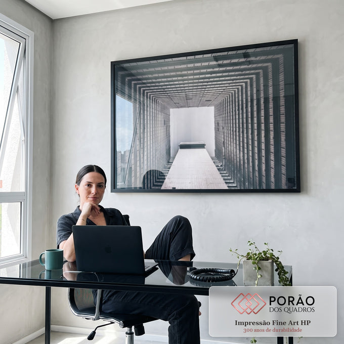 Quadro Decorativo - Grandeza Urbana em Preto e Branco em escritorio moderno - quadros decorativos para sala
