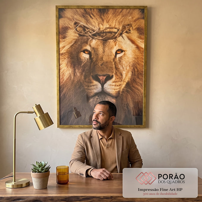 Quadro Decorativo Poder & Fé: Leão e Sombra Cruz Exclusivo em escritorio moderno - quadros decorativos para sala