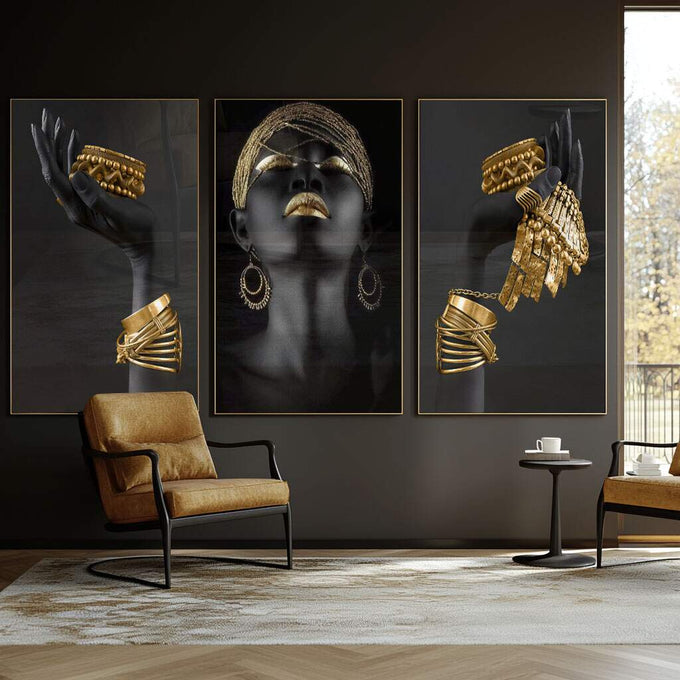 Quadro Decorativo: Mulher Radiante, Luxo em Preto & Ouro - quadros decorativos para sala 1 Tela Vertical, 3 Telas - em ambiente decorado